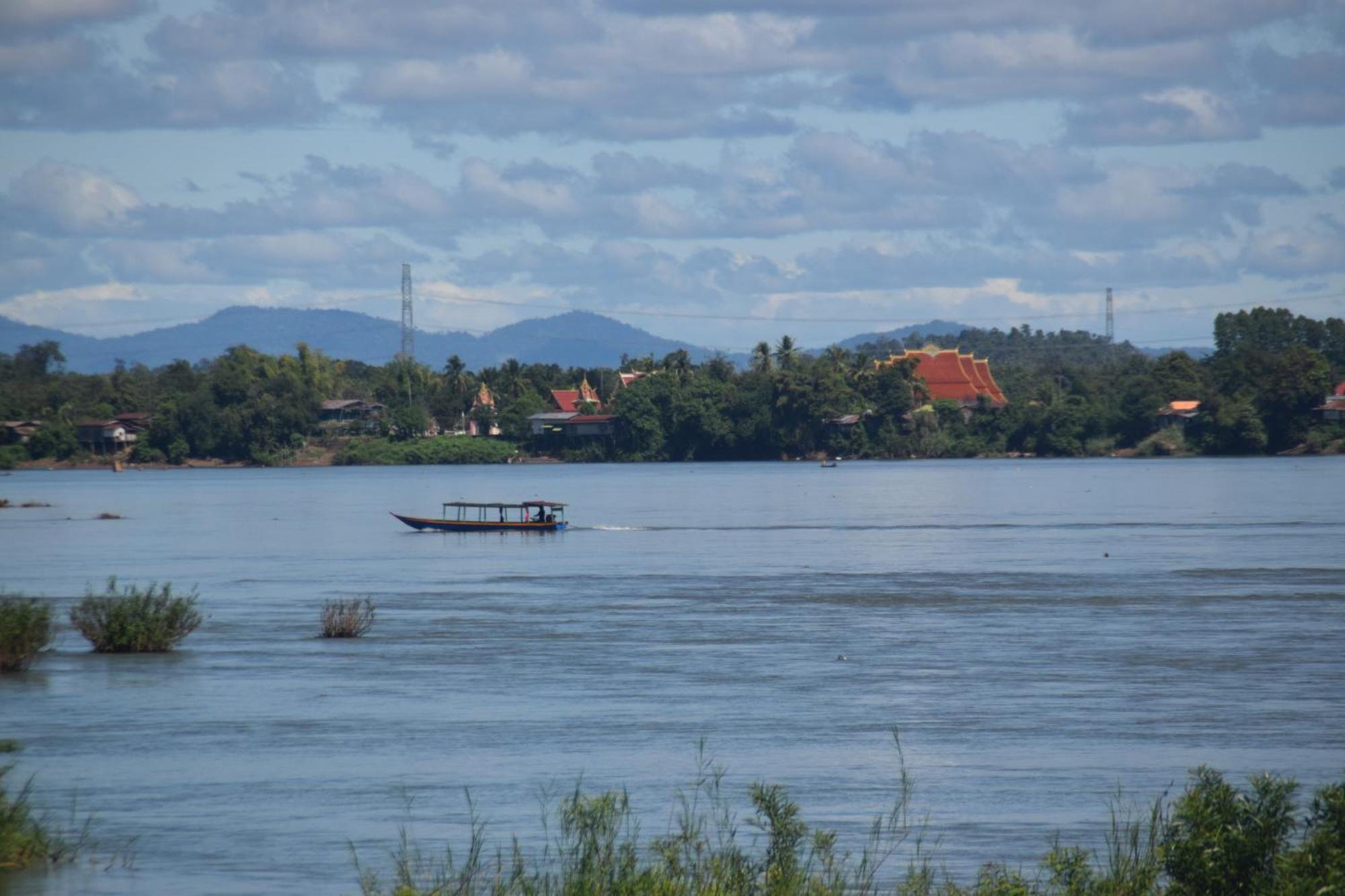 Don Som Riverside Guesthouse Bagian luar foto