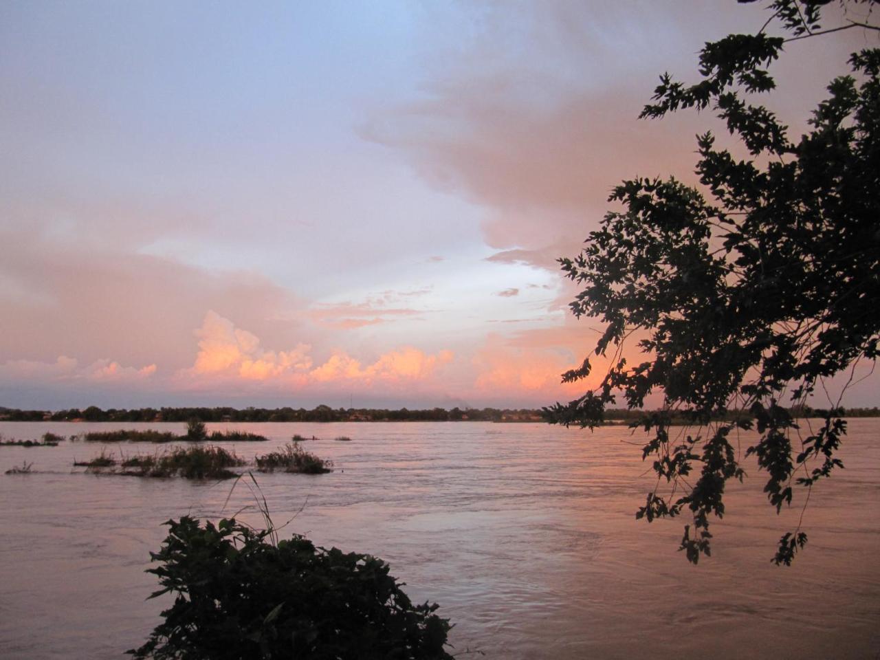 Don Som Riverside Guesthouse Bagian luar foto